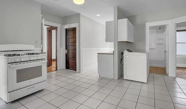 Building Photo - 62 Hamilton St