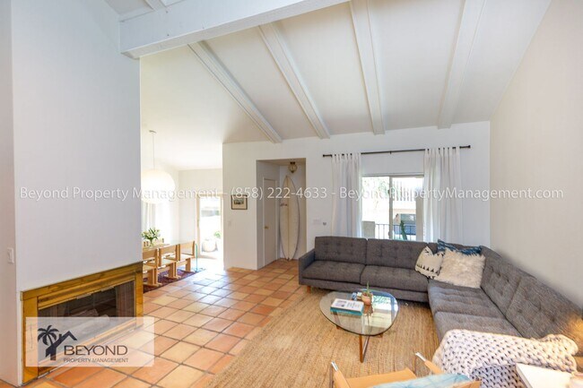 Building Photo - COASTAL CARSLBAD 2BR/2BA CONDO  –PET FRIEN...