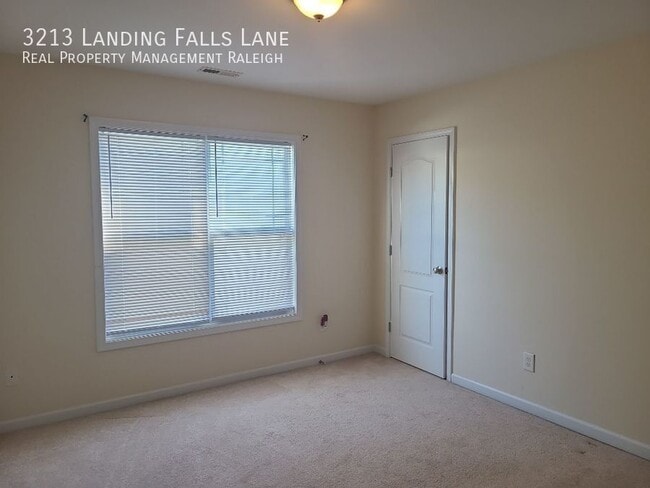 Building Photo - 3213 Landing Falls Ln