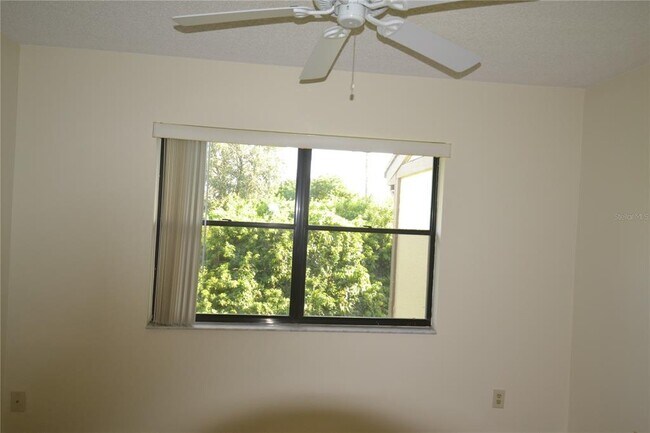 Building Photo - 226 Woodlake Wynde