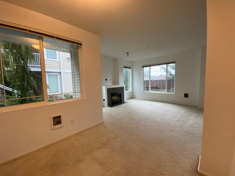 Building Photo - 15720 Manor Way