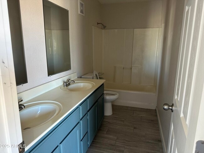 Building Photo - 15650 N 19th Ave