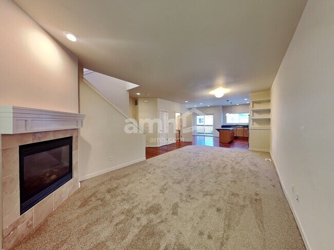 Building Photo - 7337 Rainier Dr