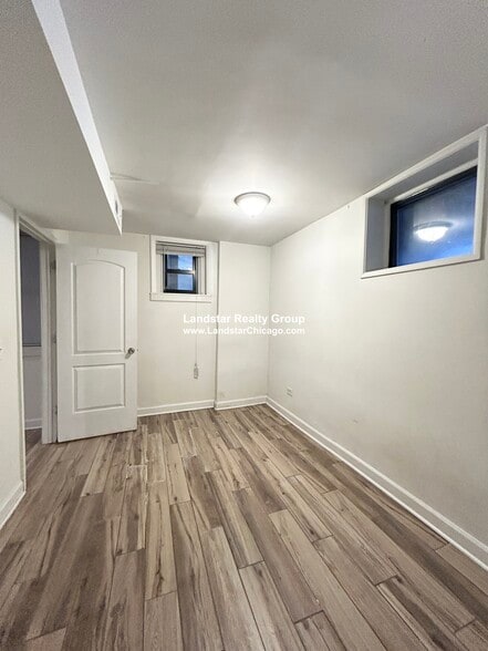 Building Photo - 1160 N La Salle Dr