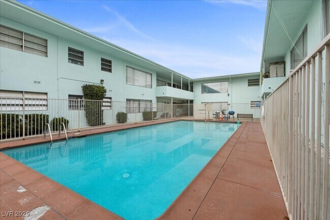 Building Photo - 1700 Rexford Dr