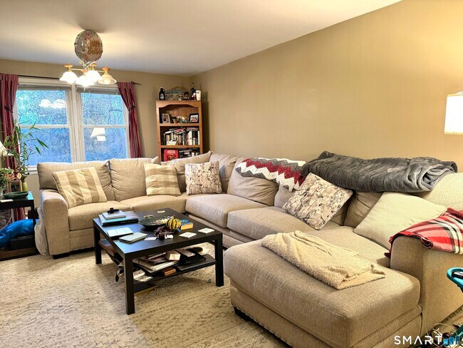 Building Photo - 480 Radmere Rd