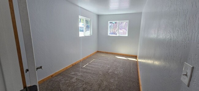 Building Photo - 10660 Valencia Rd