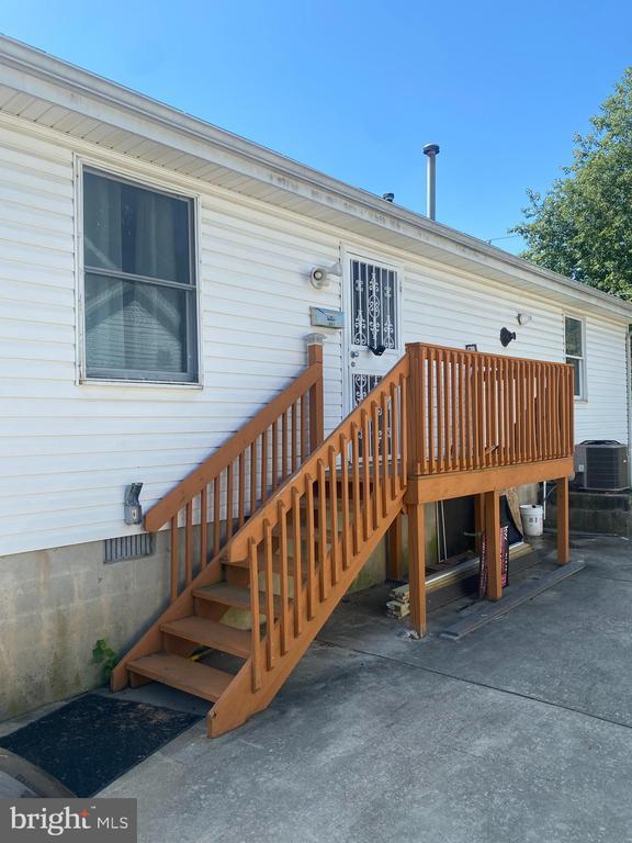 Building Photo - 321 Linden Ave