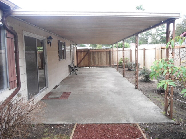 Building Photo - 710 Siano Loop