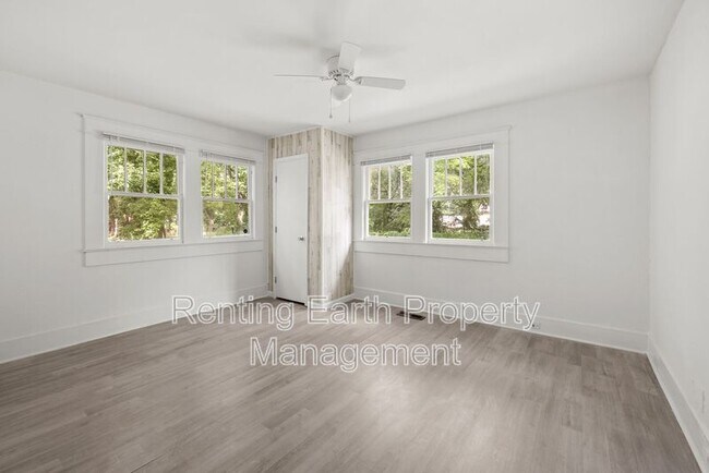 Building Photo - 4725 Court R