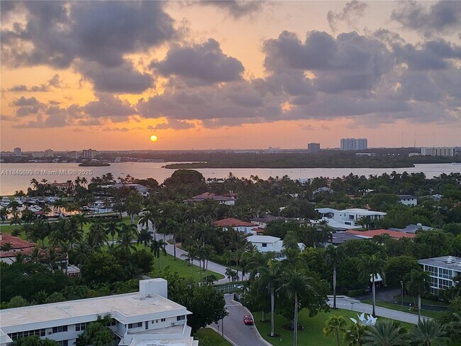 Building Photo - 10185 Collins Ave