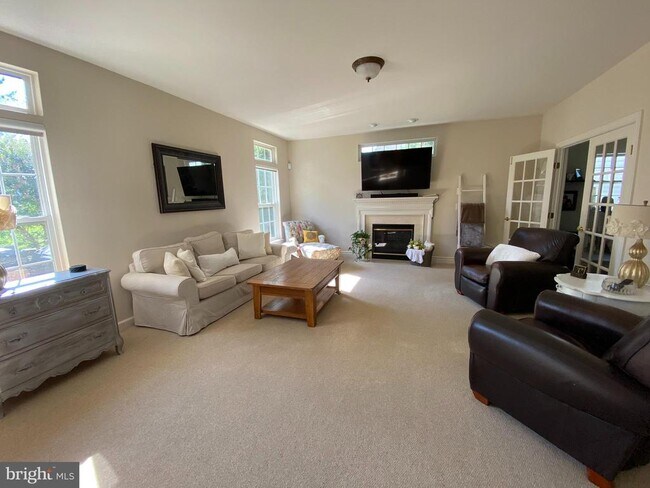 Building Photo - 6 Hollow Creek Cir