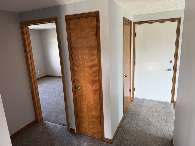 Building Photo - 2721 Alder Creek Dr S