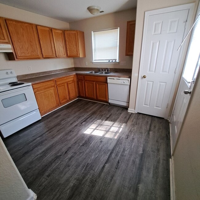 Building Photo - 3 Bedroom 2.5 Bath single family in Chesap...