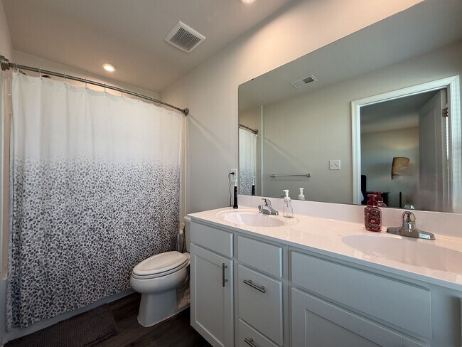 Building Photo - 4 Bedroom Modern Home in York County