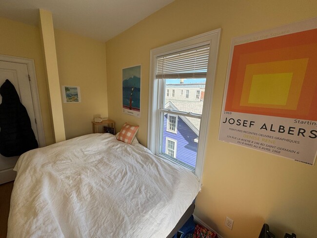 Building Photo - 9/1 Fully renovated 5BR/2BA in Cambridgeport/Central Sq area!