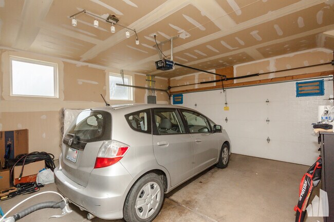 Building Photo - 648 W 16th St