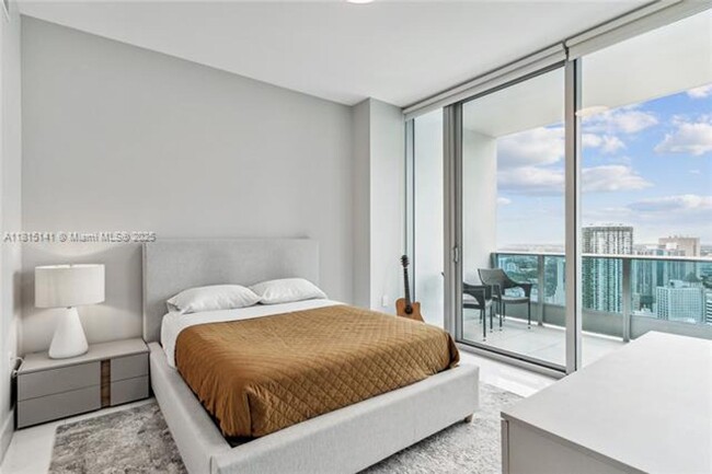 Building Photo - 200 Biscayne Blvd Way