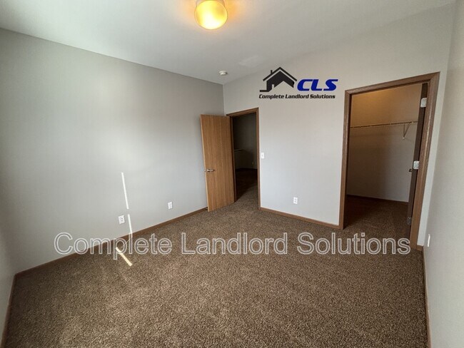 Building Photo - 1400 North Ave