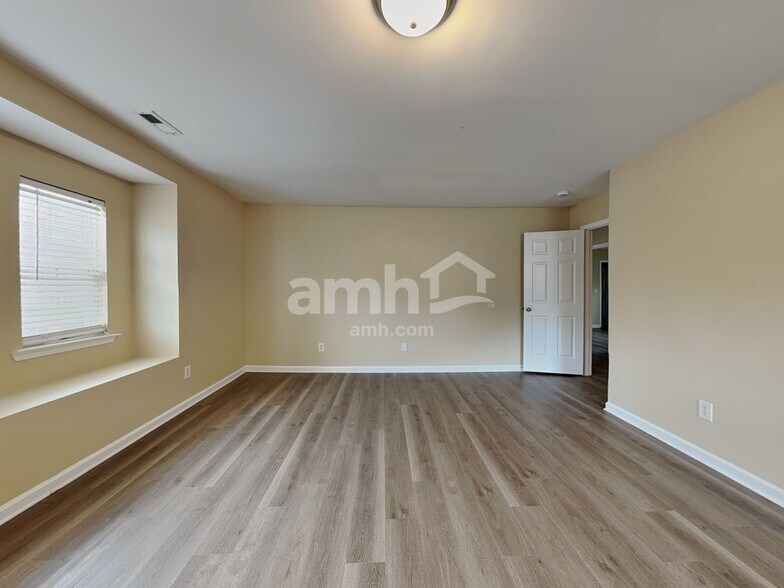 Building Photo - 342 Ashdale Dr