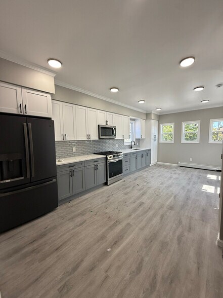 Building Photo - 1033 E 23rd St