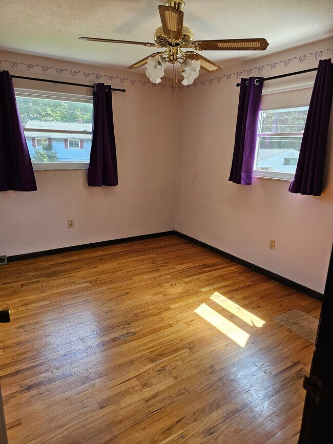 Building Photo - 37377 Green Dr
