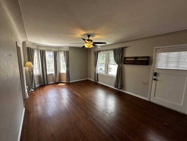 Building Photo - Charming 3-Bed Retreat with Finished Basement an Hardwood Floors!
