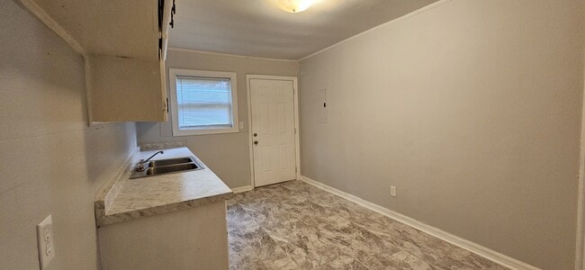Building Photo - 1528 S Park Ave
