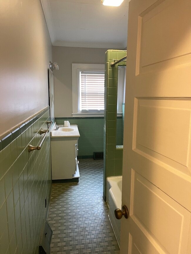 Building Photo - 2417 Statesville Blvd