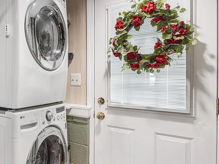 Building Photo - 5 Valley View Ct