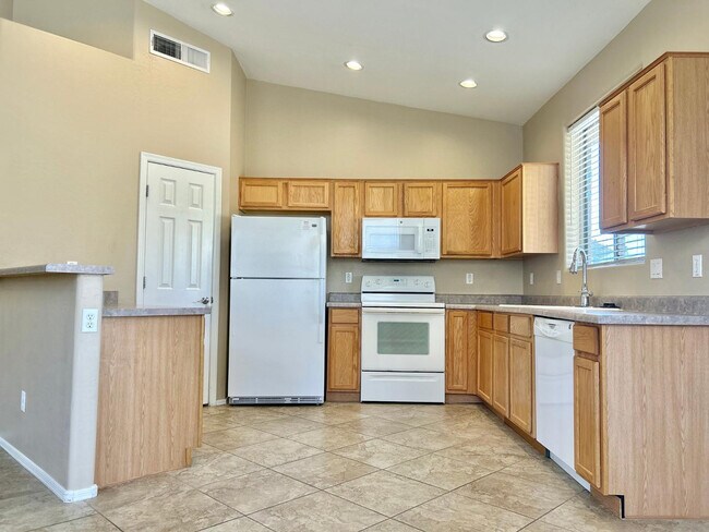 Building Photo - 6660 E Roland St