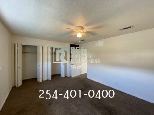 Building Photo - 2 Bedroom, 1.5 Bathroom Duplex Townhome fo...
