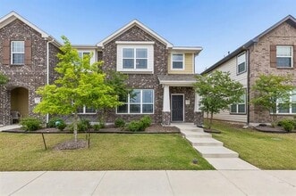 Building Photo - 3120 Providence Pl