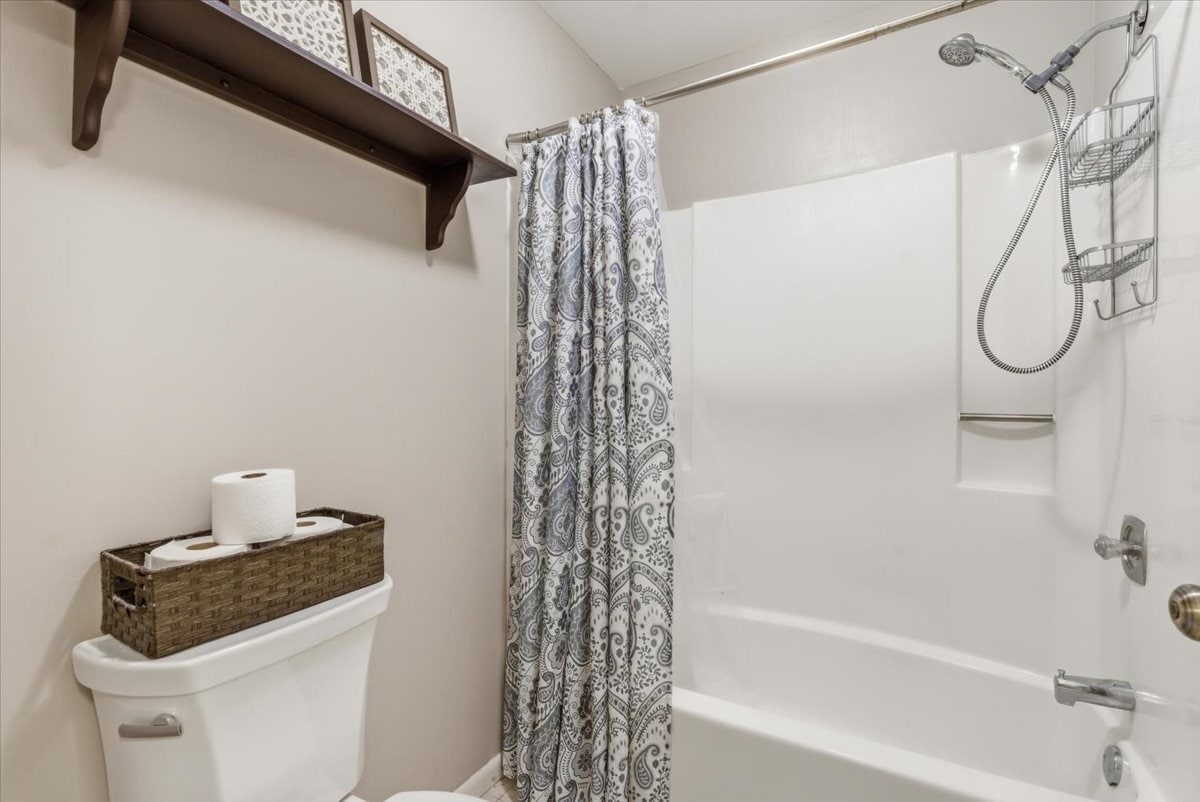 Building Photo - 10451 Greenbrier Rd