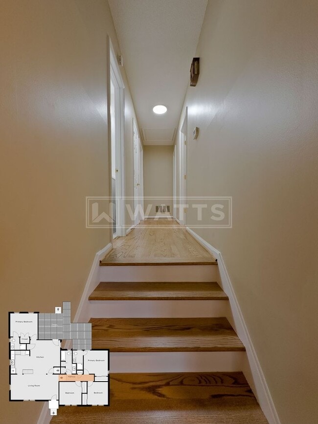 Building Photo - Great 4 Bedroom Split-Level Home in Heart of Hoover