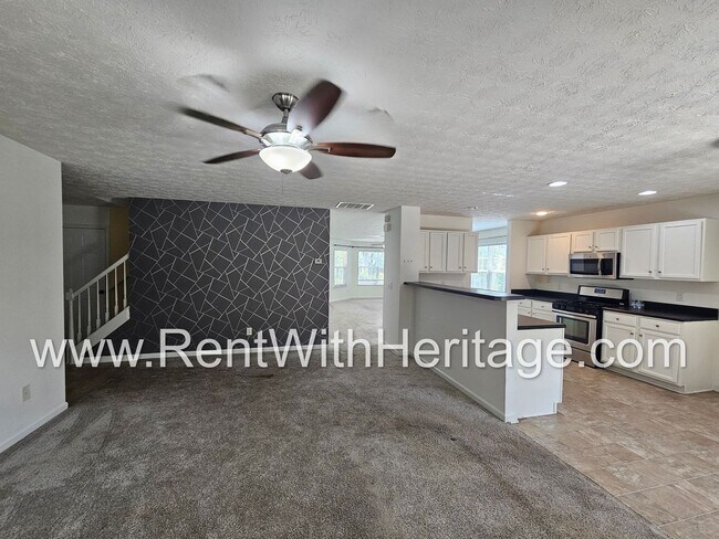 Building Photo - Gorgeous 5 bedroom, 2.5 bath / Attention t...