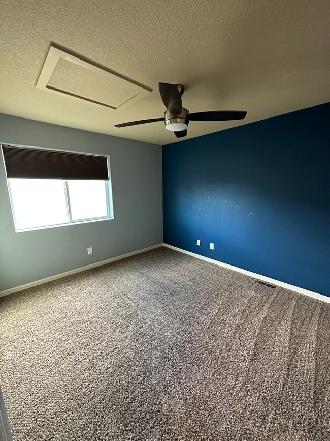 Building Photo - 4 BEDROOM, 3.5 BATHROOM, SINGLE FAMILY HOM...