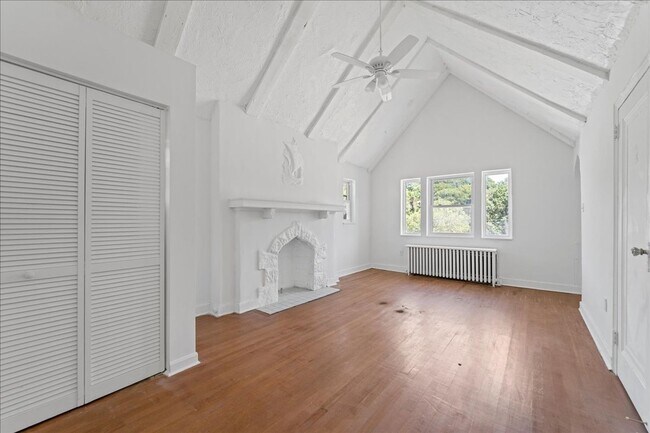 Building Photo - 3847-3849 Beechwood Blvd