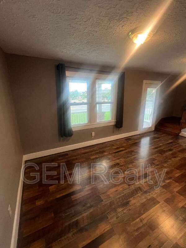 Building Photo - 349 White Oak Rd