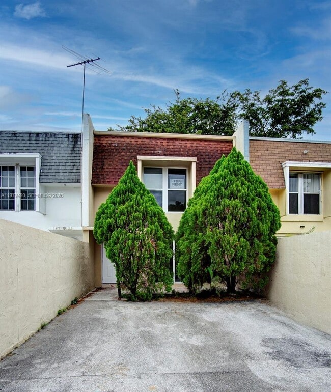 Building Photo - 6252 Highland Ct