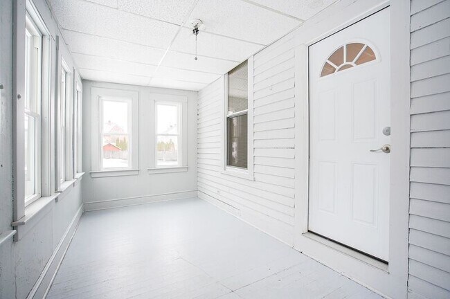 Building Photo - 21 Day Ave