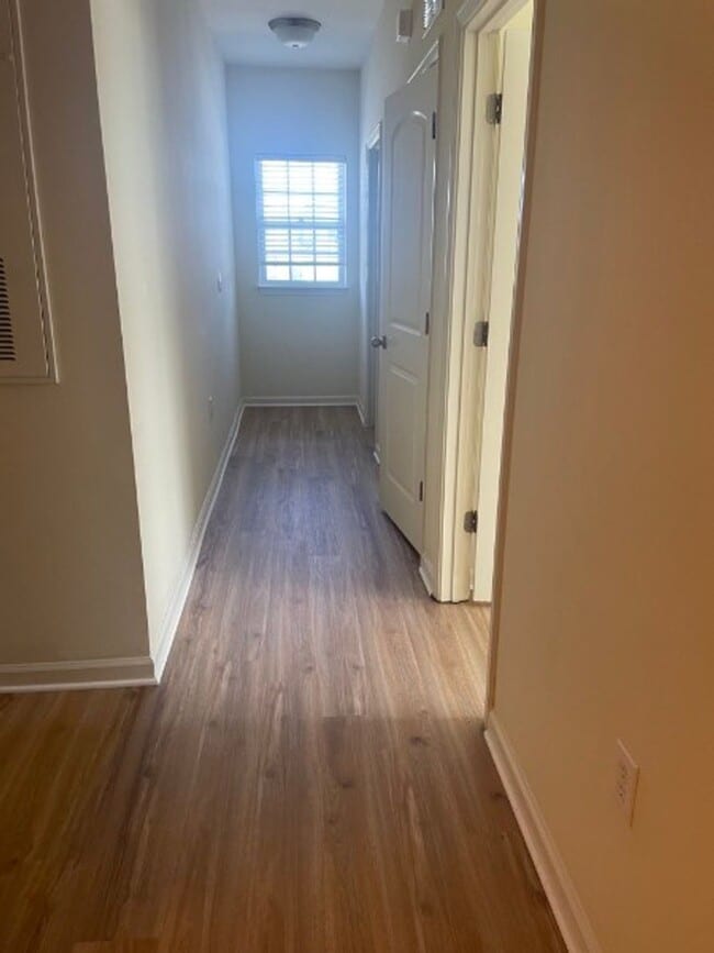 Building Photo - Great condo near Hanes Mall area, Clemmons and I40