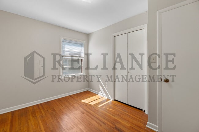 Building Photo - 921 S Royal Rd