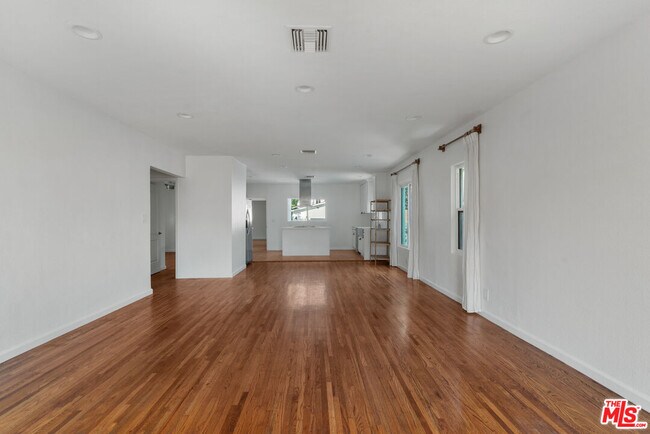 Building Photo - 4031 Edenhurst Ave