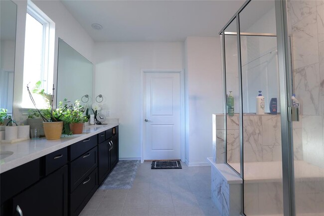 Building Photo - 232 Barton Oak Trl