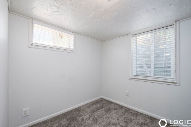 Building Photo - 761 700 W