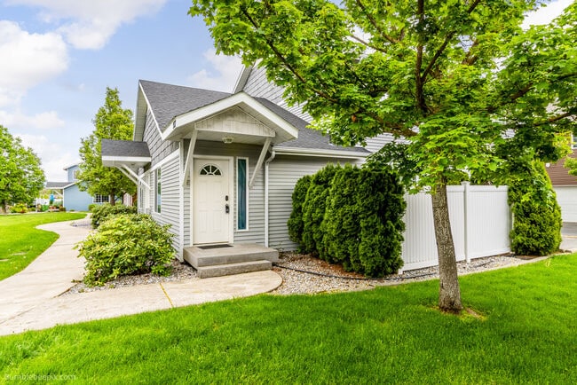 Building Photo - 931 N Goldenrod Ct