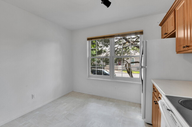 Building Photo - $1,775.00, 2-bed, 2-bath condo in Lakewood.