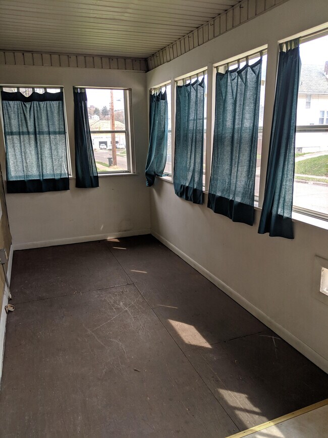 Building Photo - 4 bedroom house for rent