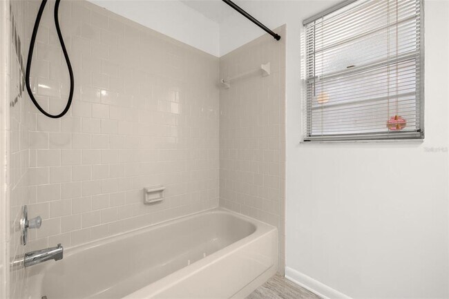 Building Photo - 3257 Laurel Dale Dr